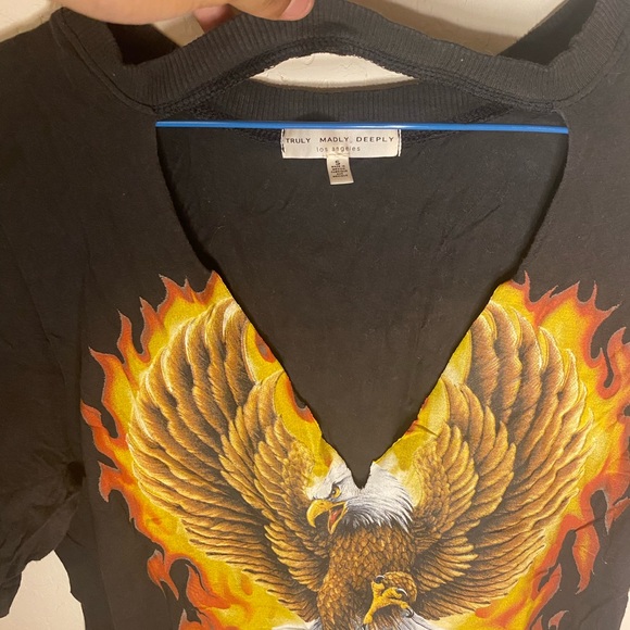 Urban Outfitters Women’s Size Small Graphic VNeck Tee - Picture 3 of 3